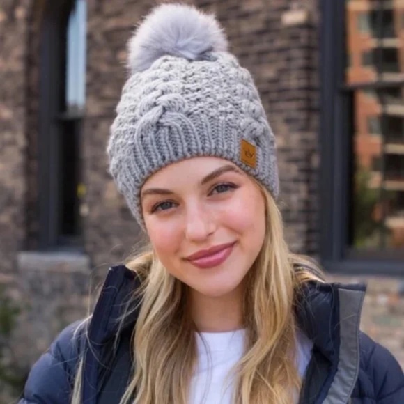 Gray Cable Knit Faux Fur Pompom Beanie Fleece Lined Women's Winter Hat - Picture 1 of 3
